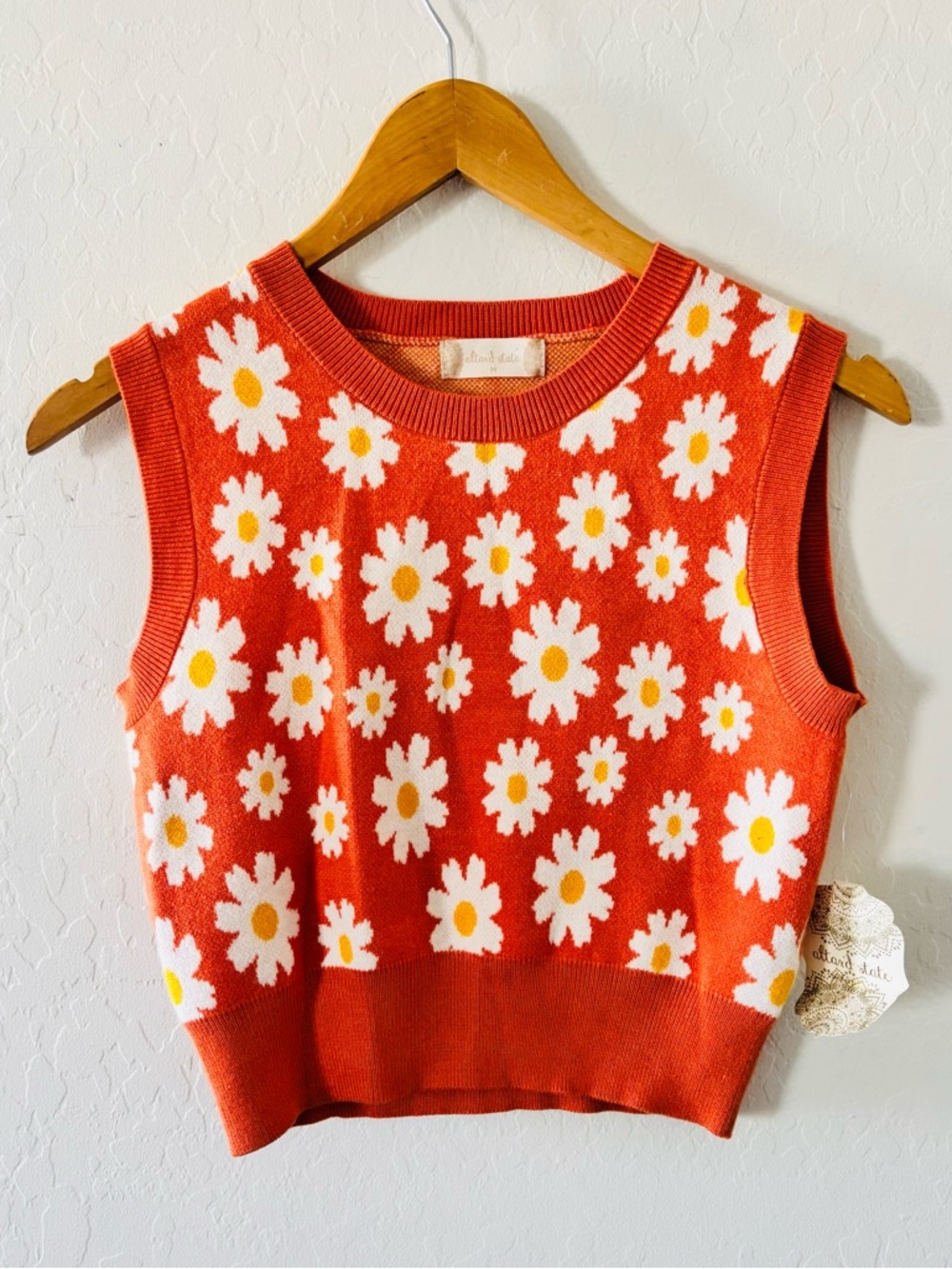 Altar’d State Orange Daisy Floral Knit Crop Sweater Tank Top Size M NWT